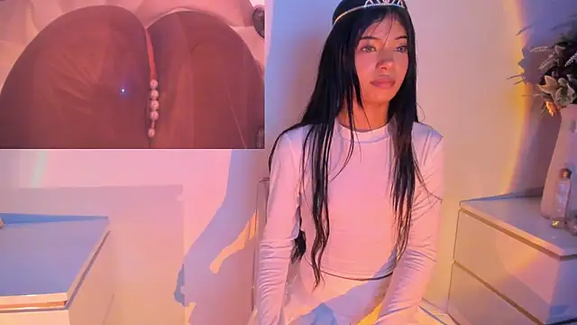 chloe larson online show from 05.03.26