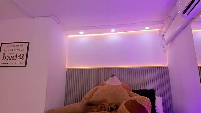 ashvalentine  online show from 08.05.26