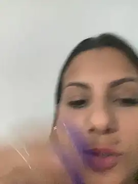 Snapshot of kifanyy chatting on 04.19.26 kifanyy online show from 04.19.26