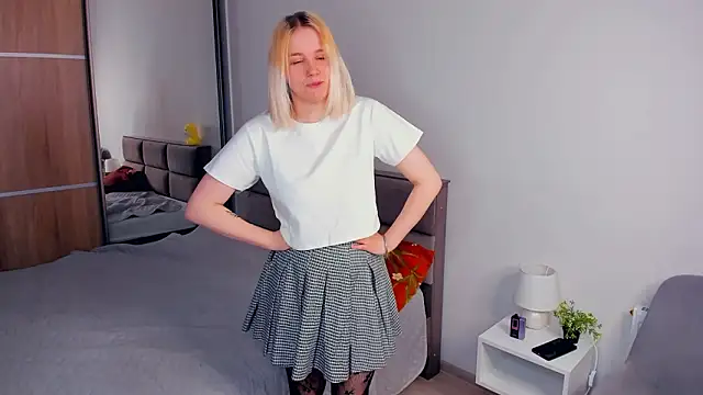 AveIinaStromain online show from 03.14.26