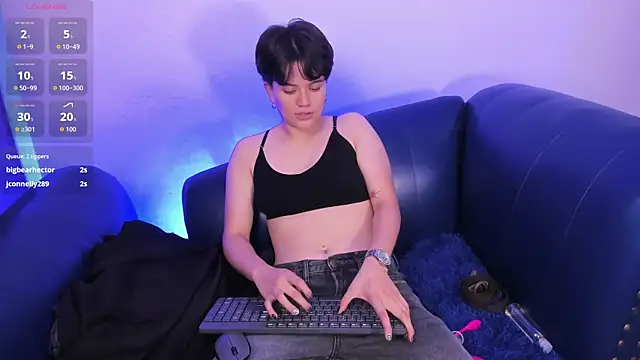 Snapshot of TallSnuSnu chatting on 04.14.26 TallSnuSnu online show from 04.14.26