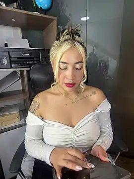 ManuelaVeeleez online show from 07.03.26
