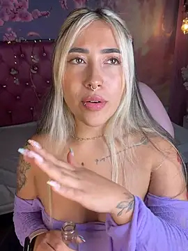 ManuelaVeeleez online show from 07.05.26