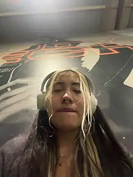 ManuelaVeeleez online show from 07.07.26