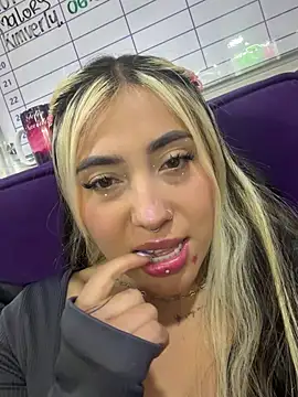 ManuelaVeeleez online show from 07.25.26