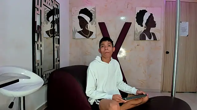 SKINNY BOYXXX online show from 04.21.26