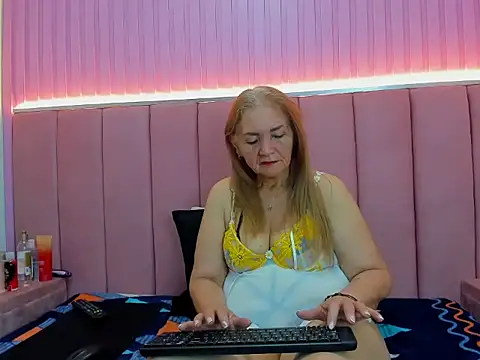 queenstarhy online show from 06.20.26