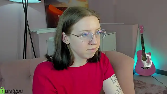 Snapshot of maxinemouse chatting on 03.06.26 maxinemouse online show from 03.06.26