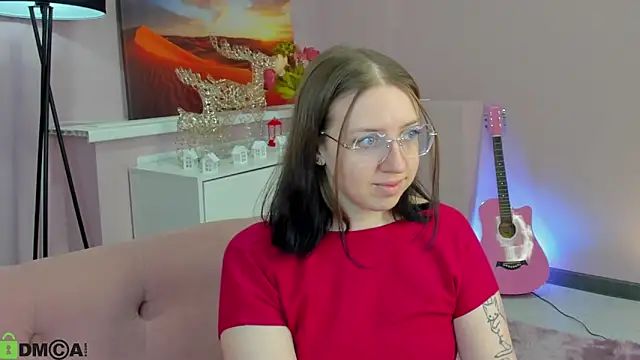 Snapshot of maxinemouse chatting on 03.07.26 maxinemouse online show from 03.07.26