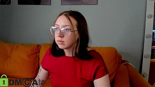 Snapshot of maxinemouse chatting on 03.12.26 maxinemouse online show from 03.12.26