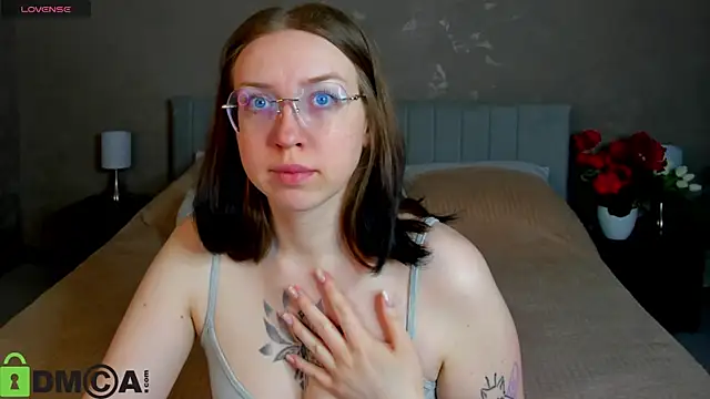 Snapshot of maxinemouse chatting on 03.25.26 maxinemouse online show from 03.25.26