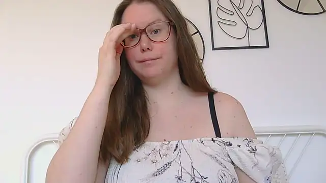 Snapshot of CelineThompson chatting on 03.06.26 CelineThompson online show from 03.06.26