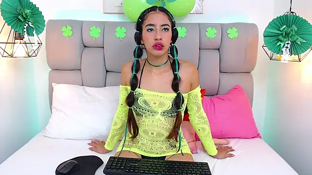 ArianaBrittany online show from 03.17.26