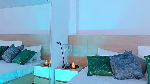 DaphneWayne online show from 06.05.26