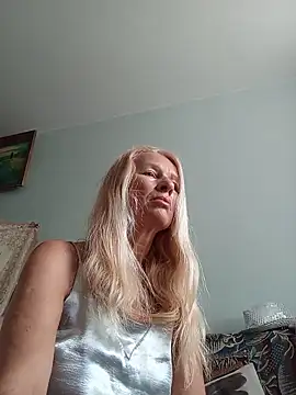 Snapshot of ViktoriaSexi1 chatting on 05.25.26 ViktoriaSexi1 online show from 05.25.26