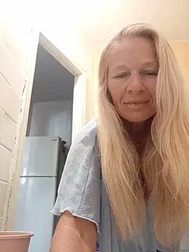 Snapshot of ViktoriaSexi1 chatting on 06.17.26 ViktoriaSexi1 online show from 06.17.26