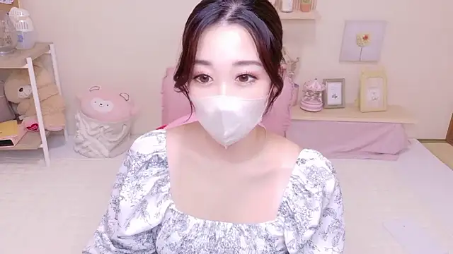 Snapshot of YURIKAsan_ chatting on 05.17.26 YURIKAsan online show from 05.17.26