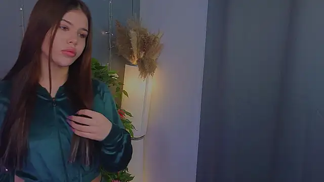 Snapshot of CatrinaLuk chatting on 04.01.26 CatrinaLuk online show from 04.01.26