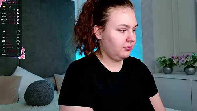 Mia Pearl online show from 03.12.26