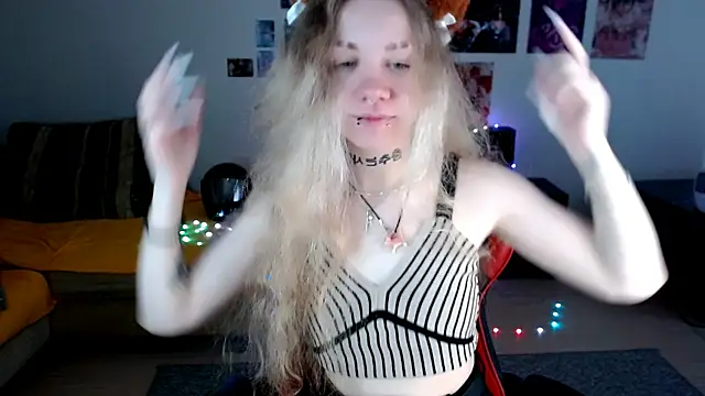 Nica Kawaii online show from 05.06.26