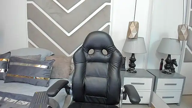 Amber Harriis online show from 05.08.26