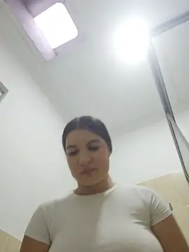 Pretty Julieta online show from 04.25.26