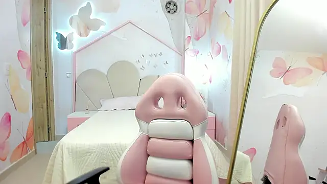 emilynaughty   online show from 03.17.26