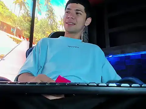 Snapshot of ChristoperGiraldo chatting on 04.05.26 ChristoperGiraldo online show from 04.05.26