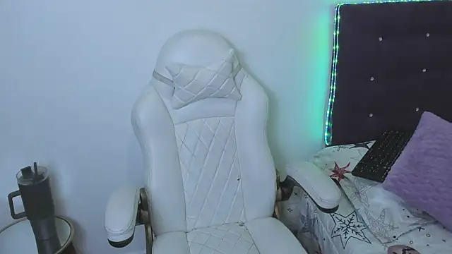 madelinesquirt online show from 04.24.26