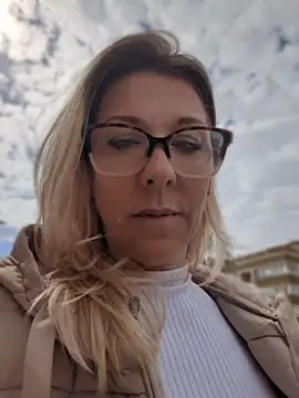 Snapshot of ManuelaX chatting on 03.07.26 ManuelaX online show from 03.07.26