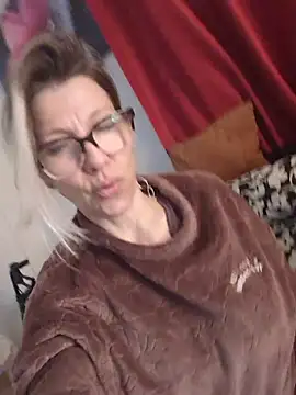 Snapshot of ManuelaX chatting on 03.10.26 ManuelaX online show from 03.10.26