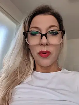 Snapshot of ManuelaX chatting on 03.23.26 ManuelaX online show from 03.23.26