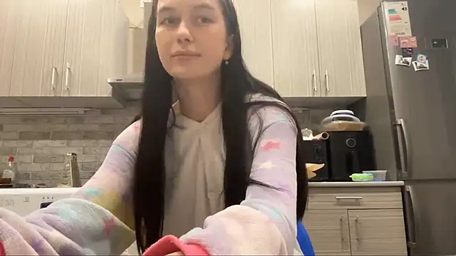 LaraDraggoo online show from 03.13.26