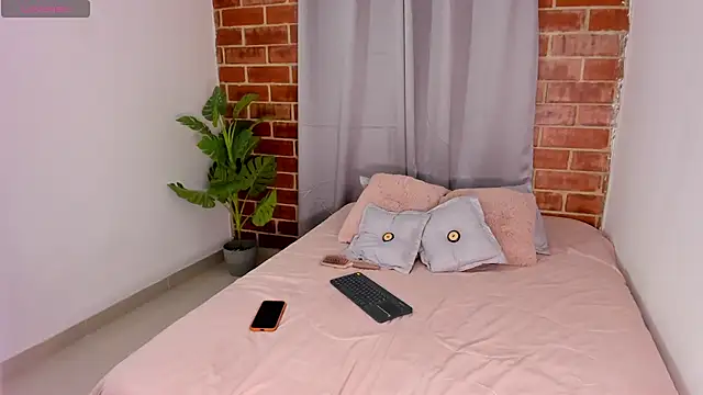 ashley hills  online show from 07.11.26