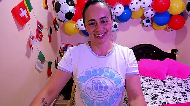 Snapshot of sara_florez12 chatting on 06.11.26 sara florez12 online show from 06.11.26