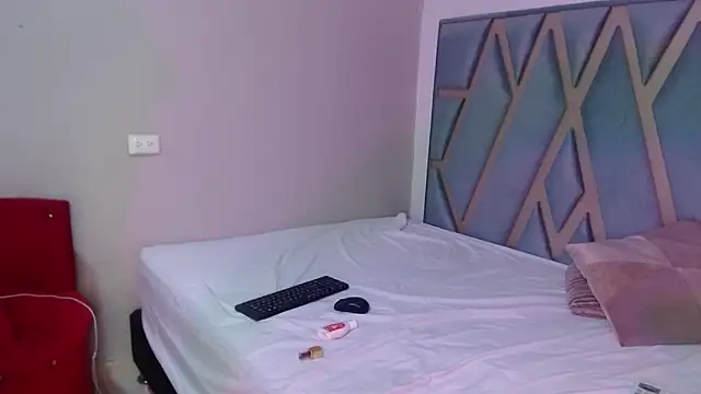 EBONY LOVEE  online show from 03.15.26