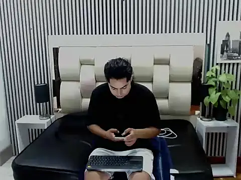 Alex Wolft online show from 05.04.26
