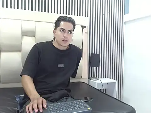Alex Wolft online show from 06.17.26