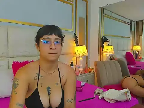 Snapshot of AliceeANDemma chatting on 03.24.26 AliceeANDemma online show from 03.24.26