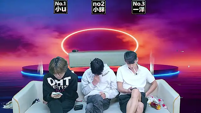 Snapshot of XHR001 chatting on 03.25.26 XHR001 online show from 03.25.26