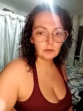 Snapshot of gloww877 chatting on 04.01.26 gloww877 online show from 04.01.26