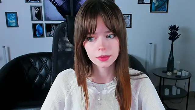 Snapshot of RoseWest chatting on 04.03.26 RoseWest online show from 04.03.26