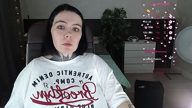 Qwerty Anna Lbo online show from 03.15.26