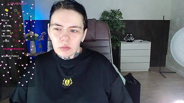 Qwerty Anna Lbo online show from 03.17.26