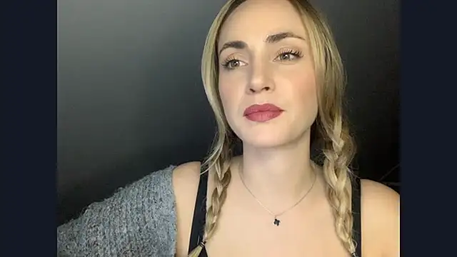 Snapshot of ScarlettSensitive chatting on 05.15.26 ScarlettSensitive online show from 05.15.26