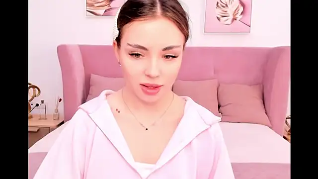 MyEvelin online show from 05.05.26
