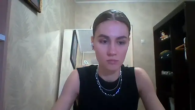 ElenoreHolguin online show from 04.26.26