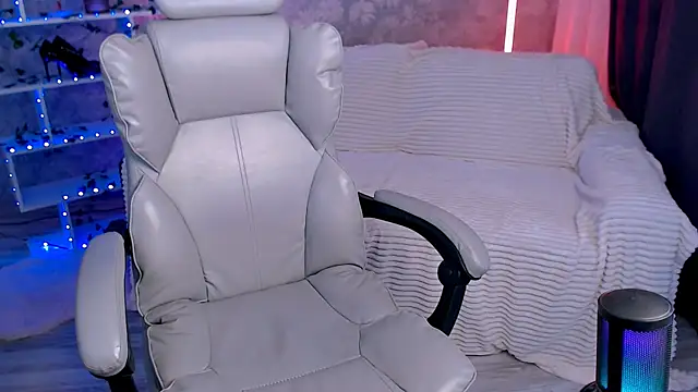 EmiliSkyy online show from 07.20.26