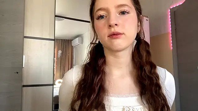 LynHaller online show from 03.11.26