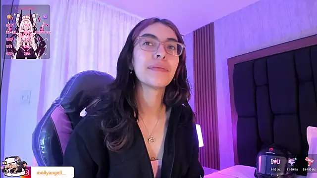 Molly A online show from 08.07.26